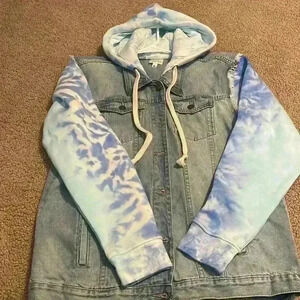See In Love Size Medium Jean Jacket With Tye Dye Sweatshirt Sleeves And Hoodie